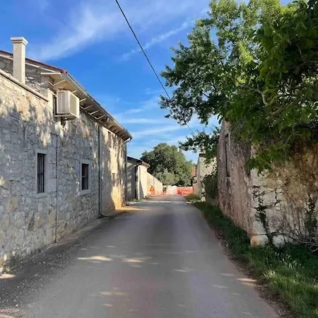 Nyaraló Casa Tiz & Tia - Beautiful Old 3* Stone House Near Visnjan